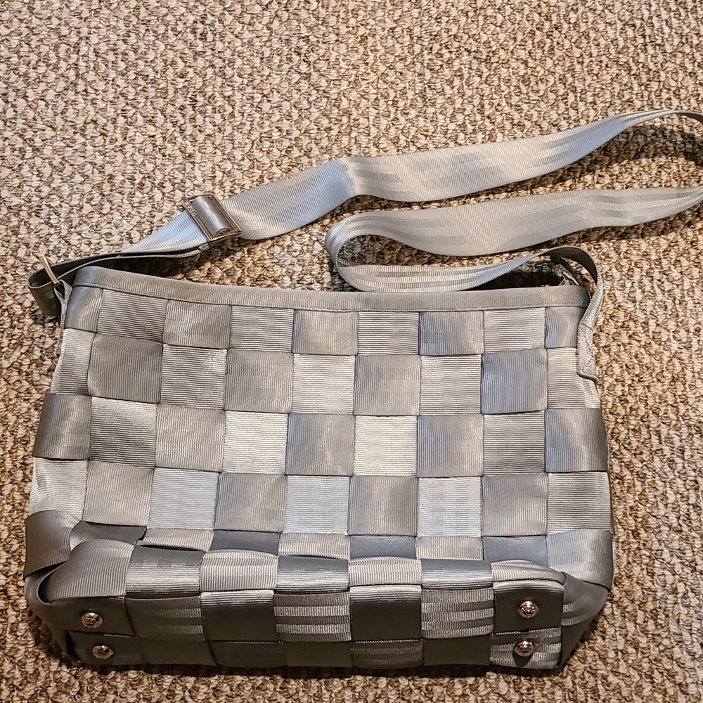 Harveys Gray Executive Seatbelt Messenger Bag - Picture 3 of 10